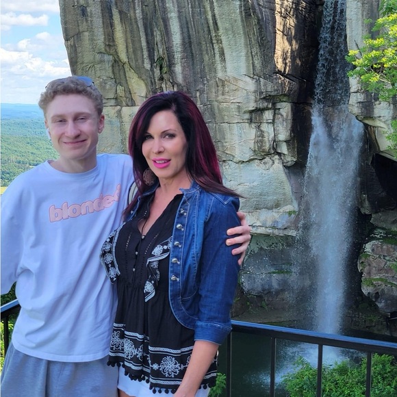 Meet your Posher, Allison - Picture 8 of 16